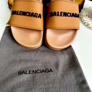 Balenciaga Pool slides